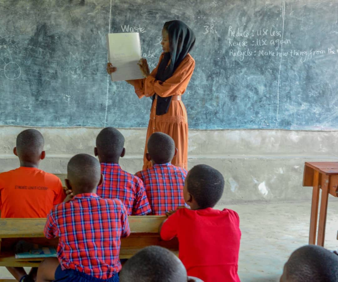 Yasmine teaching waste management to students
